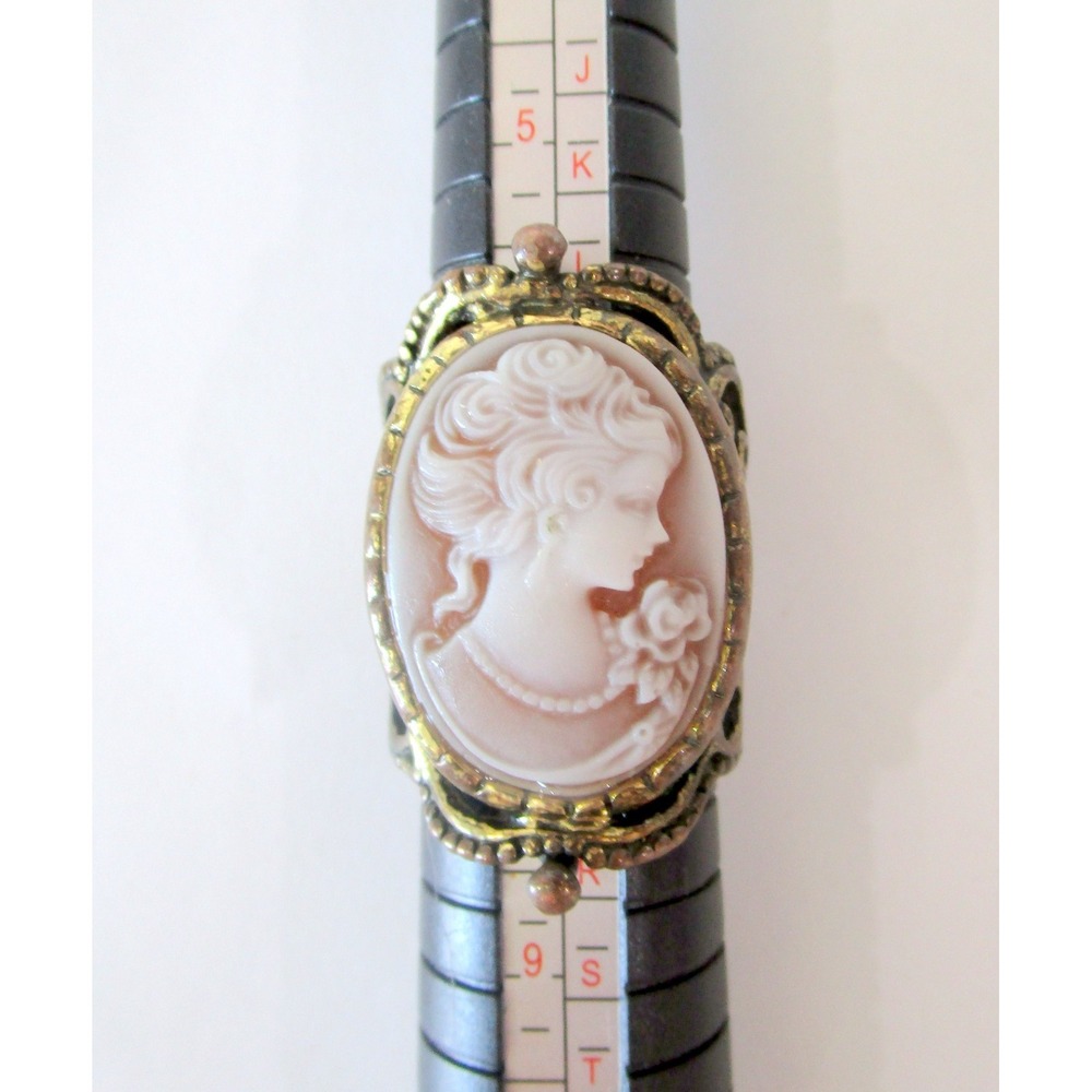 Vintage Pink Cameo Ring Size 7 Woman Wearing Pearls Floral 1.5' Long - Picture 2 of 6